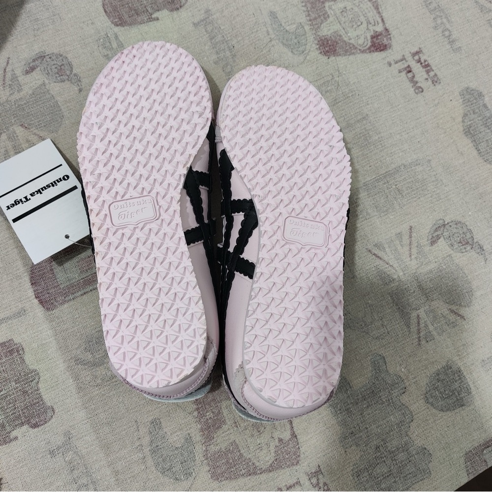 Onitsuka Tiger: Pastel Pink Mary Jane Flats - Picture 4 of 6